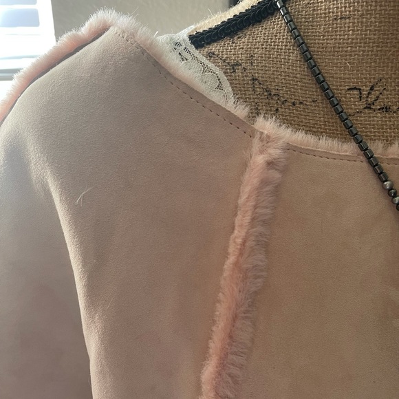 Pink Ugg Poncho - Picture 4 of 10